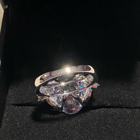 Elegant Silver Crystal Ring - Picture 3 of 5